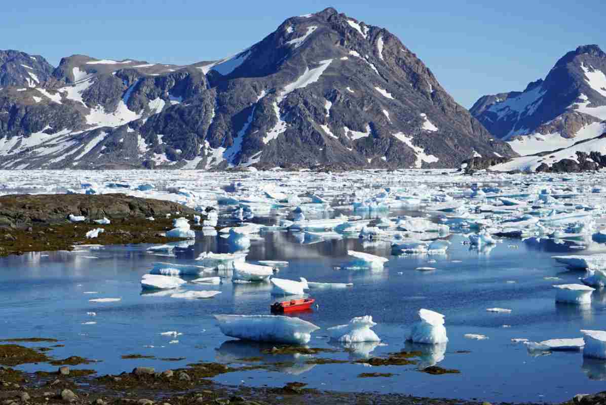 Un'iniziativa ambiziosa: ghiaccio dalla Groenlandia a Dubai per cocktail esclusivi