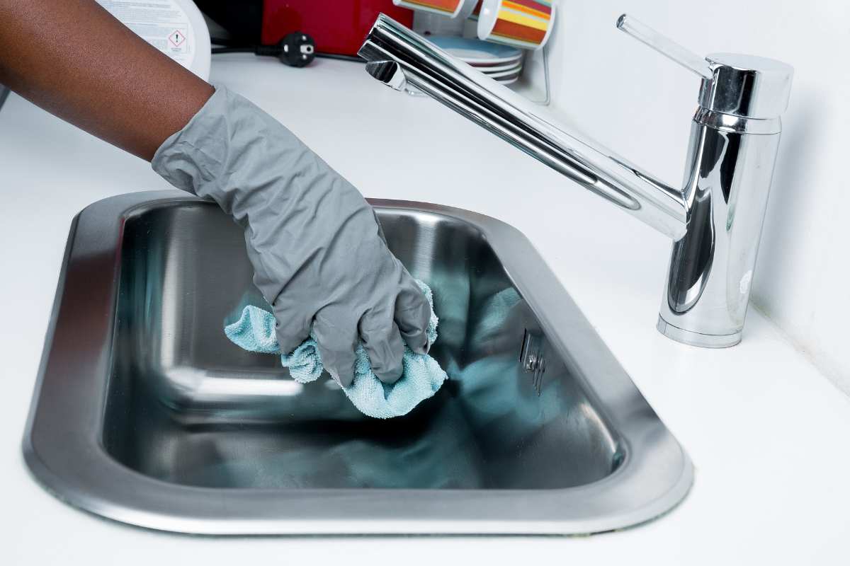 I rimedi per eliminare i cattivi odori nel lavandino della cucina