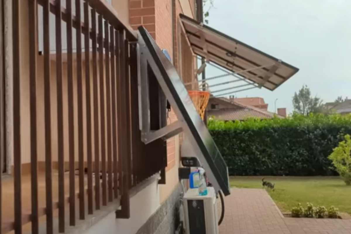 Pannello fotovoltaico montato su balcone